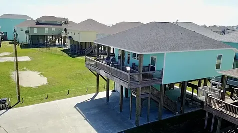 1001 S Stingaree Drive Crystal Beach TX 77650