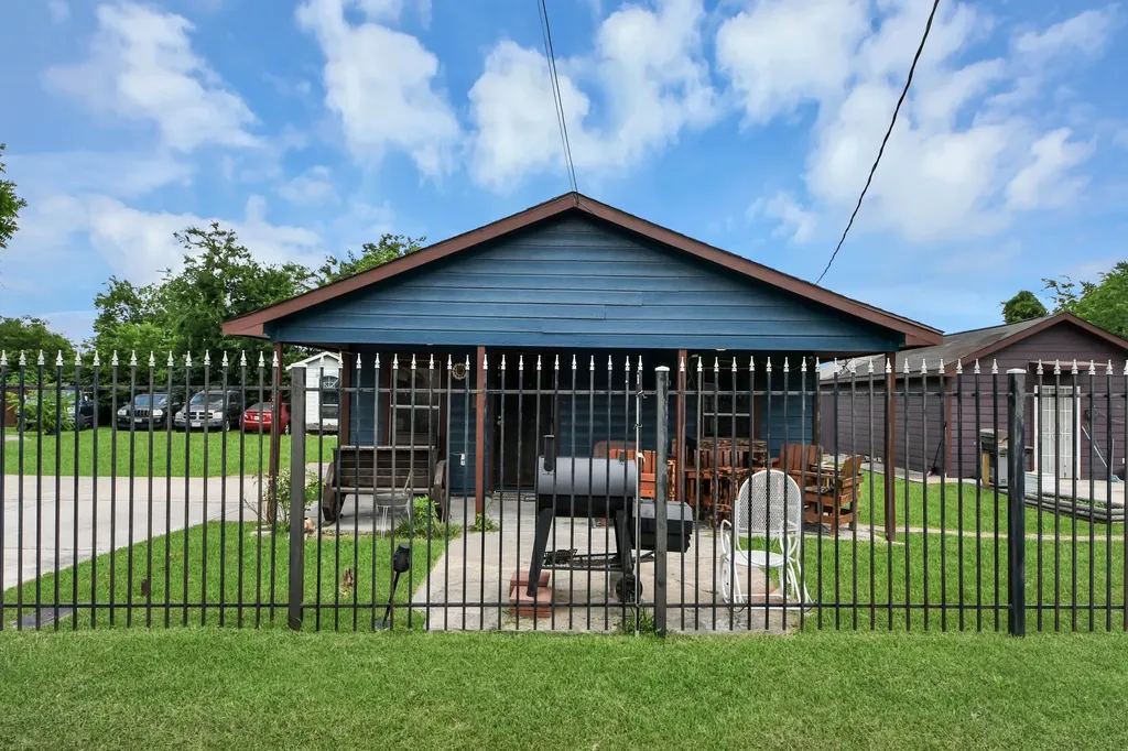 8227 Chadwick Street Houston TX 77029