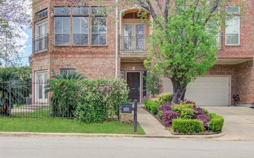 501 Leverkuhn Street Houston TX 77007