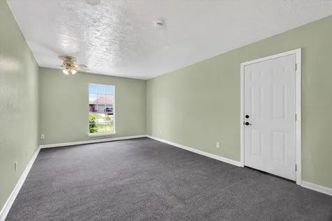 925 S 6th Street La Porte TX 77571