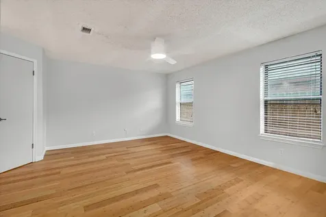 925 S 6th Street La Porte TX 77571