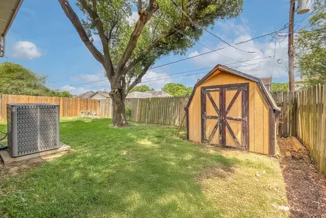 925 S 6th Street La Porte TX 77571