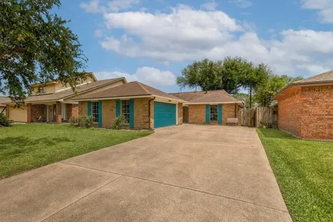 925 S 6th Street La Porte TX 77571