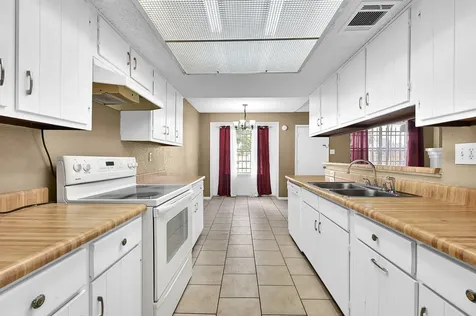 12223 Woodcliff Drive Houston TX 77013