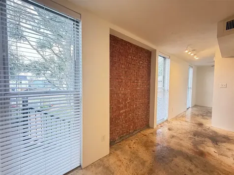 1112 W Lawrence Street 15 Houston TX 77008