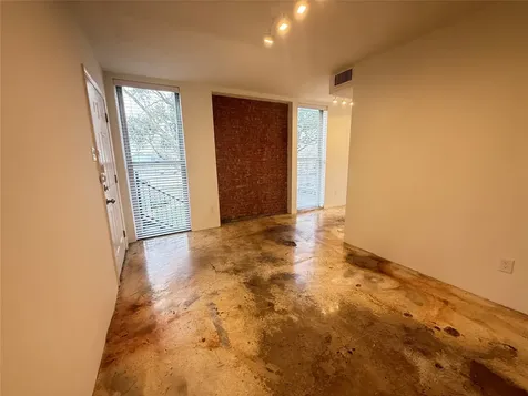 1112 W Lawrence Street 15 Houston TX 77008