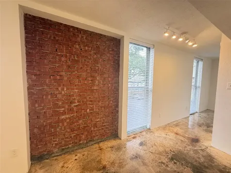 1112 W Lawrence Street 15 Houston TX 77008