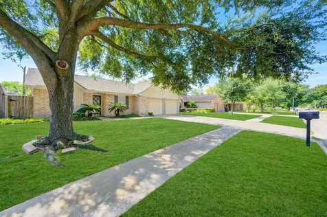 5711 Weeping Willow Road Houston TX 77092