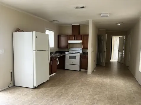 108C S 7th Street S C Highlands TX 77562