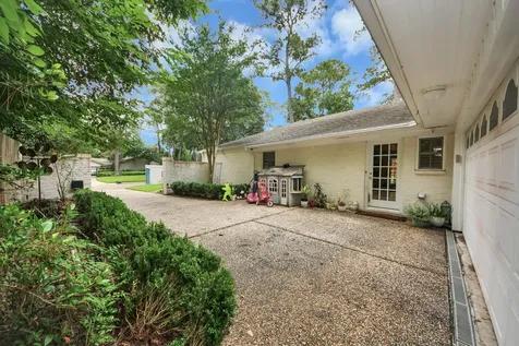 10115 Holly Springs Drive Houston TX 77042