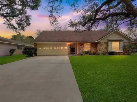 106 Wedgewood Avenue Hitchcock TX 77563