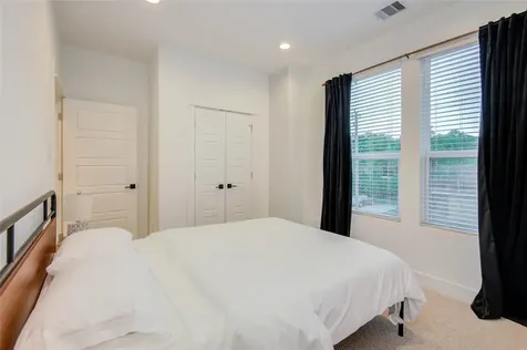 1054 Mansfield Street Houston TX 77091