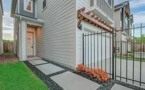 1054 Mansfield Street Houston TX 77091