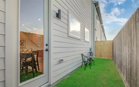 1054 Mansfield Street Houston TX 77091