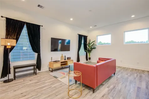1054 Mansfield Street Houston TX 77091