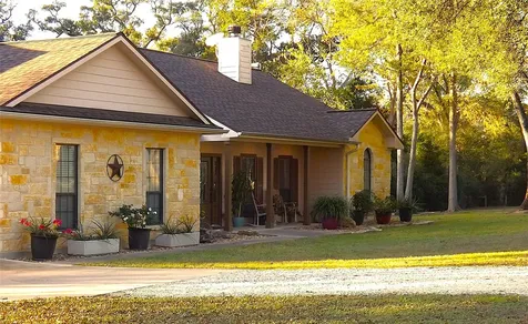4443 Highway 90 Alleyton TX 78935