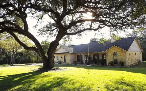 4443 Highway 90 Alleyton TX 78935