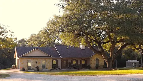 4443 Highway 90 Alleyton TX 78935