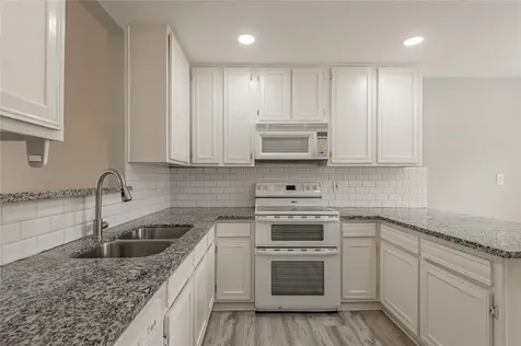 658 Cherry Hills Huntsville TX 77340