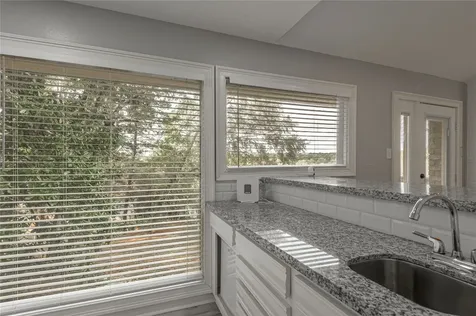 658 Cherry Hills Huntsville TX 77340