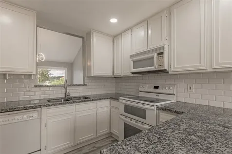 658 Cherry Hills Huntsville TX 77340