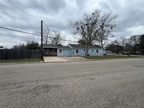 711 N Grimes Street Giddings TX 78942