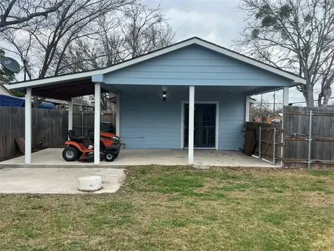 711 N Grimes Street Giddings TX 78942