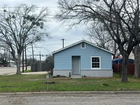 711 N Grimes Street Giddings TX 78942