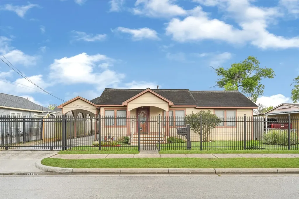 6907 Waxahachie Street Houston TX 77020