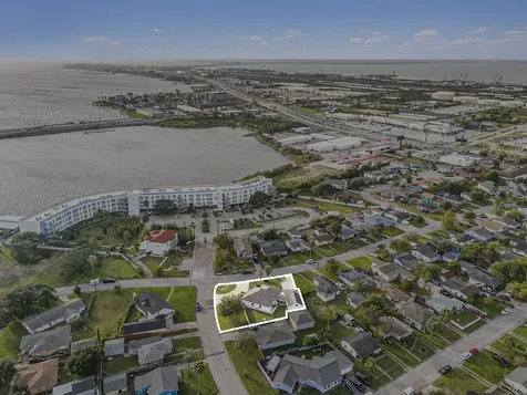 1310 Bayou Shore Drive Galveston TX 77551
