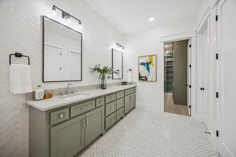 431 W 30th Street Houston TX 77018