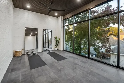 431 W 30th Street Houston TX 77018
