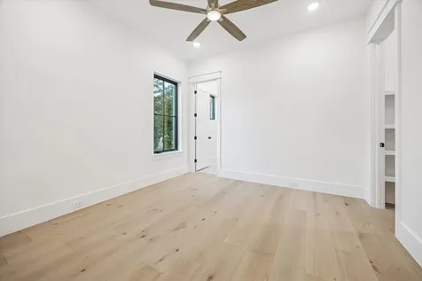 431 W 30th Street Houston TX 77018