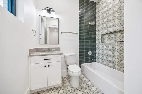 431 W 30th Street Houston TX 77018