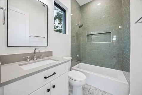 431 W 30th Street Houston TX 77018