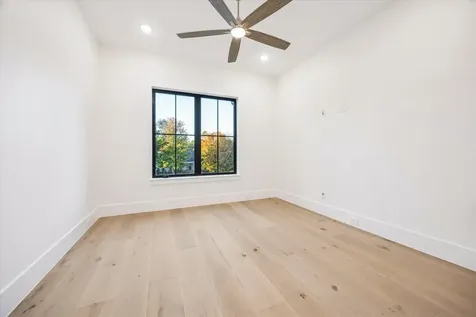 431 W 30th Street Houston TX 77018