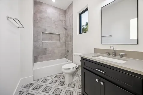 431 W 30th Street Houston TX 77018