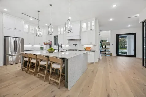 431 W 30th Street Houston TX 77018