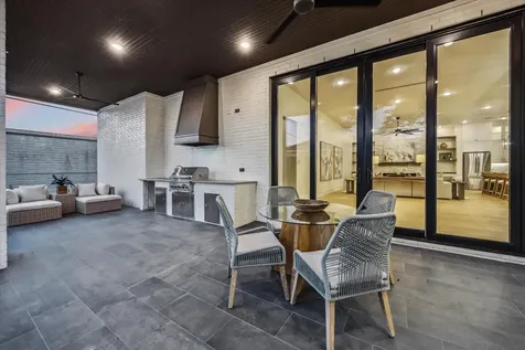 431 W 30th Street Houston TX 77018