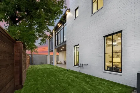 431 W 30th Street Houston TX 77018
