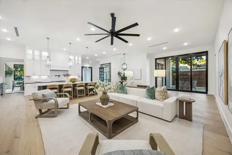 431 W 30th Street Houston TX 77018
