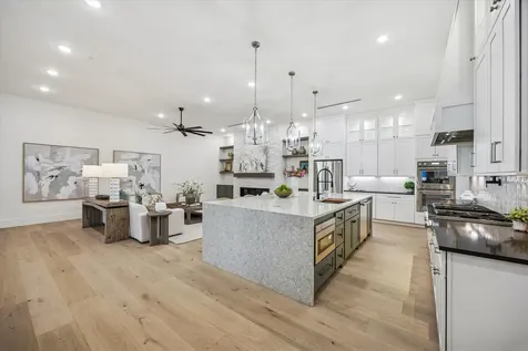431 W 30th Street Houston TX 77018