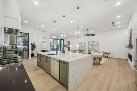 431 W 30th Street Houston TX 77018
