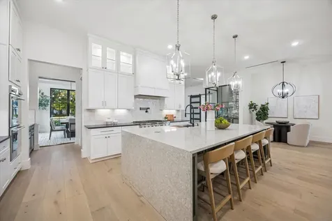 431 W 30th Street Houston TX 77018