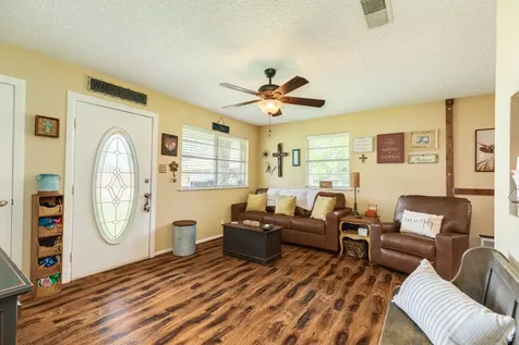 619 S Wilson Street Brazoria TX 77422