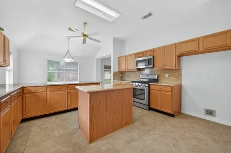 914 W Peach Hollow Circle Pearland TX 77584