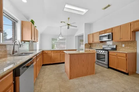 914 W Peach Hollow Circle Pearland TX 77584