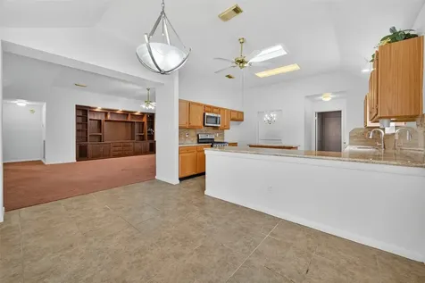 914 W Peach Hollow Circle Pearland TX 77584