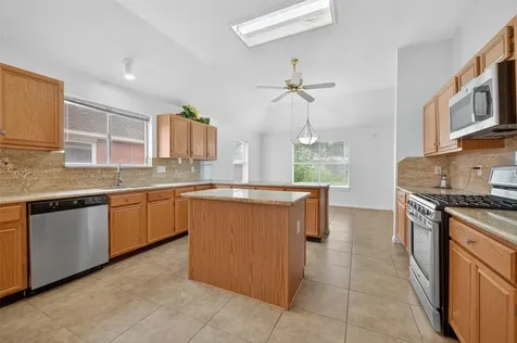 914 W Peach Hollow Circle Pearland TX 77584