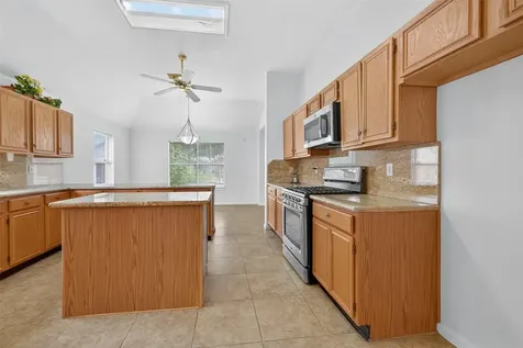 914 W Peach Hollow Circle Pearland TX 77584